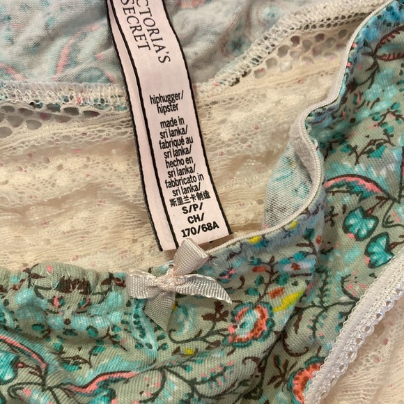 Victoria’s Secret bundle of three cheeky panties small sexy & cute - Picture 8 of 9